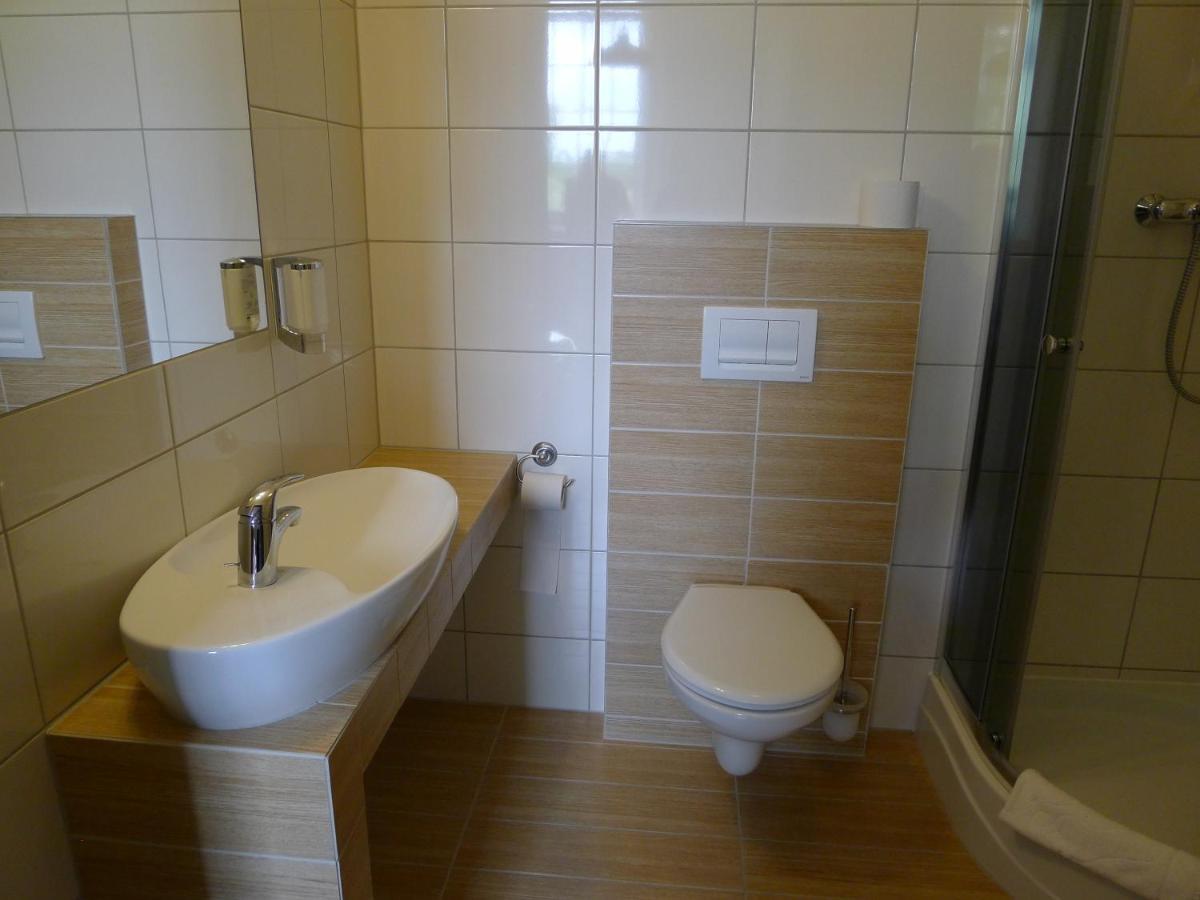 Hotel Dom Mlynarza à Zukczyn Extérieur photo