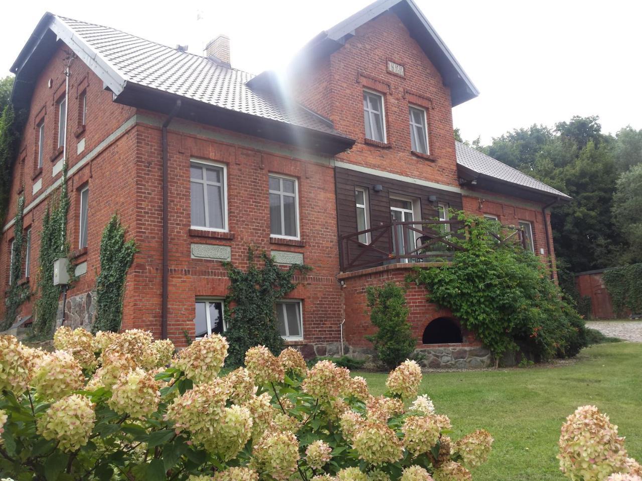 Hotel Dom Mlynarza à Zukczyn Extérieur photo